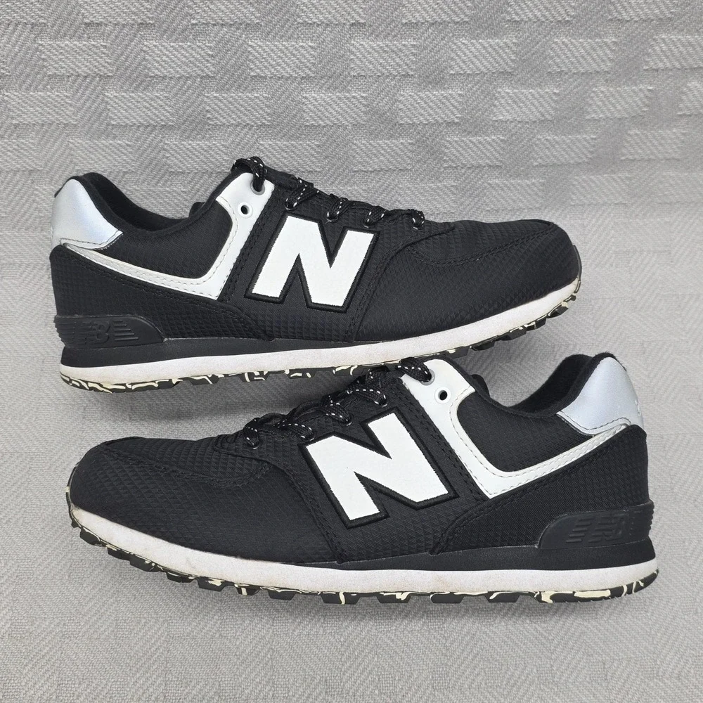 New Balance Shoes Boys Size 4 Black 574 Sneaker Lightweight Casual GC574WMM2